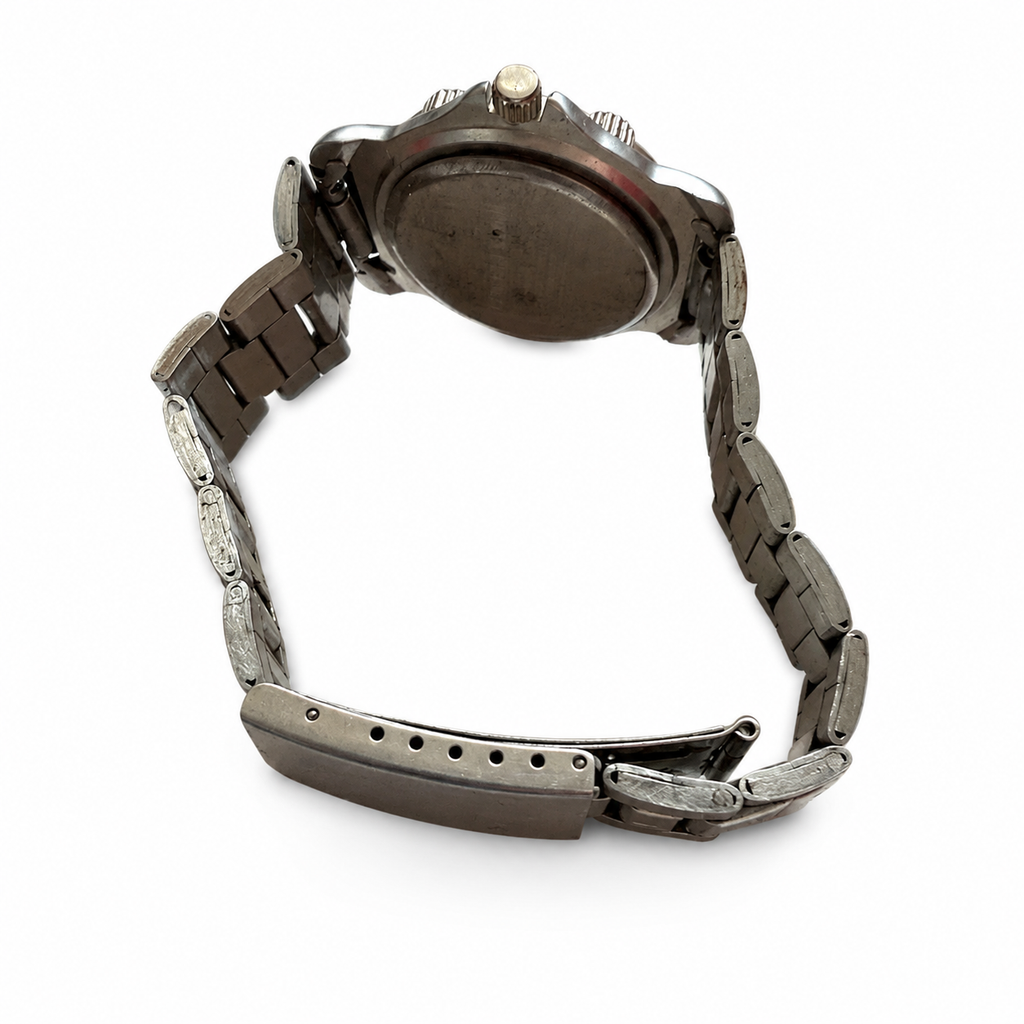 Vintage Edward Lynn Black and Silver Dial Shell Bezel Watch - Requires a Battery