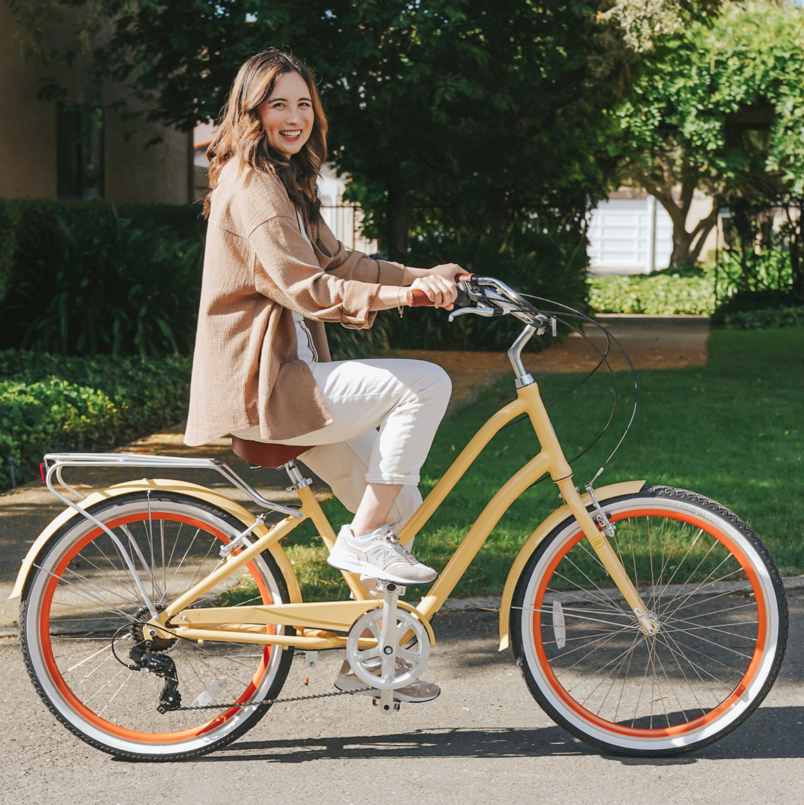 sixthreezero EVRYjourney Women's 7-Speed Cruiser Bike - Cream (Pre-Assembled)