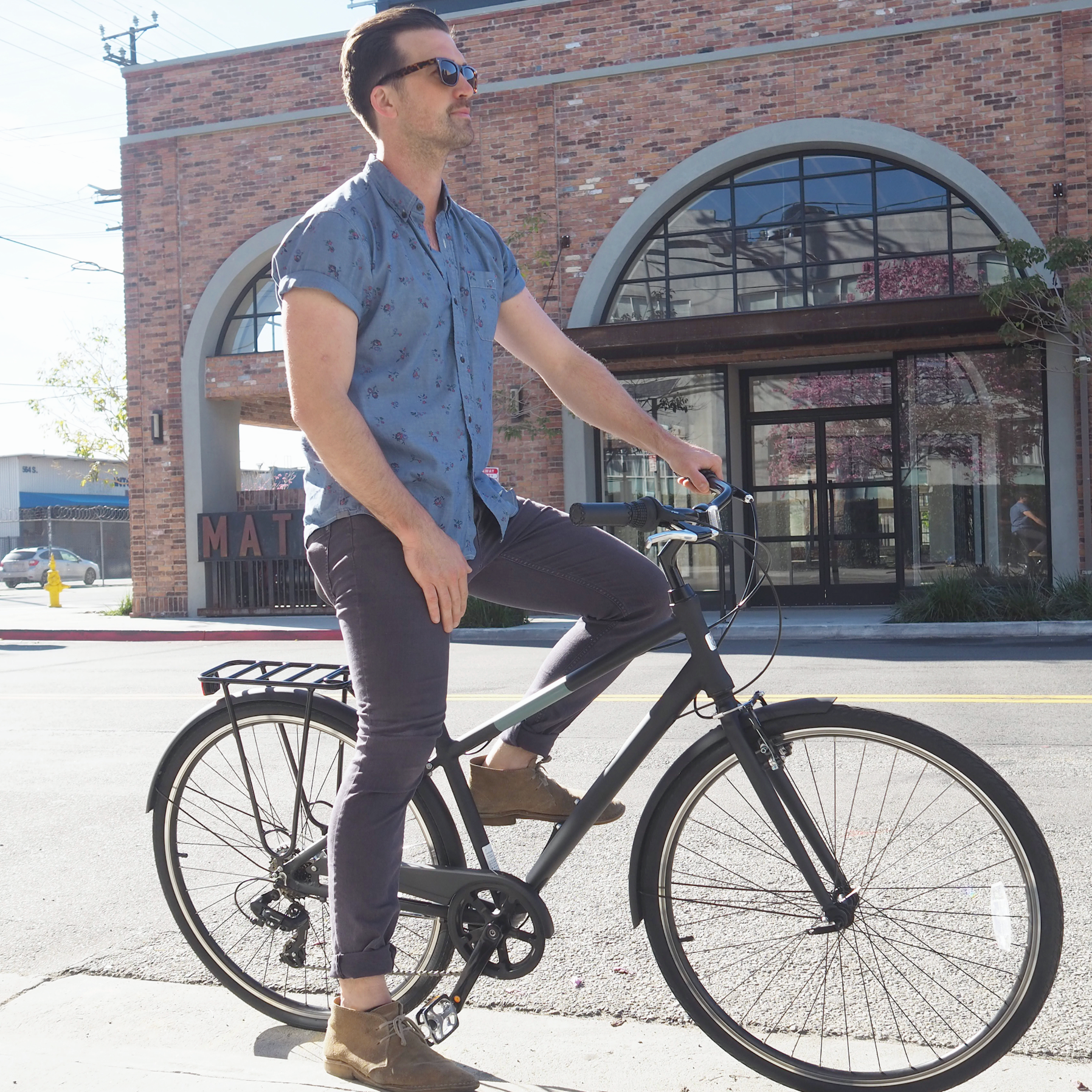sixthreezero Men's Reach Your Destination 7-Speed Hybrid Bike - Matte Black with Blue Accent Stripe (Pre-Assembled)
