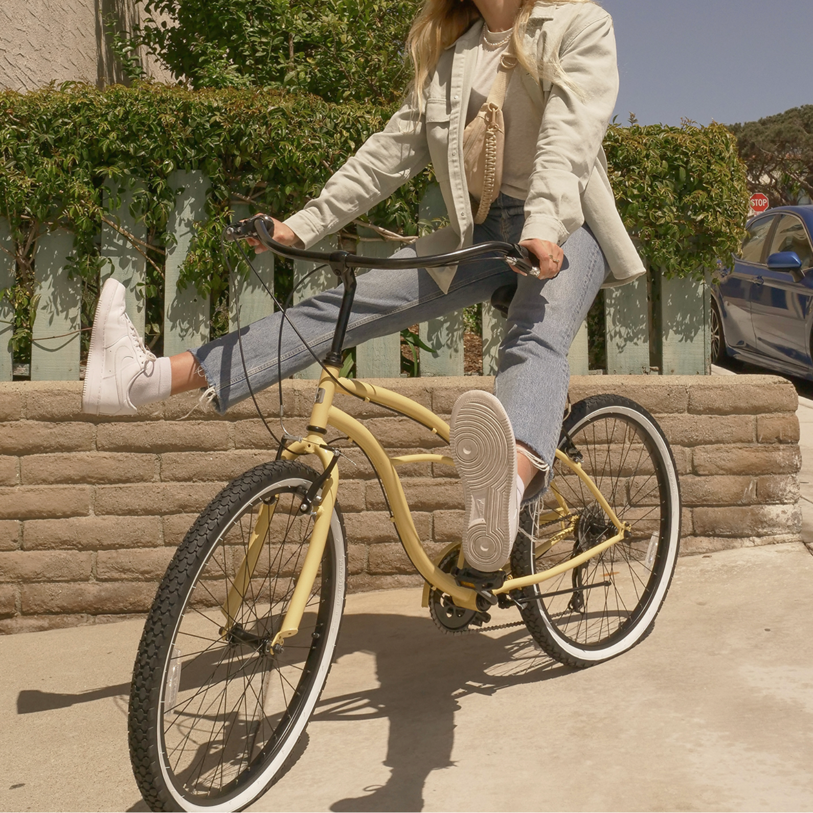 sixthreezero Women's Around the Block 7-Speed Beach Cruiser Bike - Cream (Pre-Assembled)